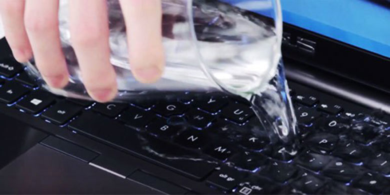 Bàn phím laptop bị liệt do nước đổ vào bàn phím